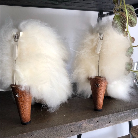 CHANEL FUR BOOTIES - Picture 6 of 8